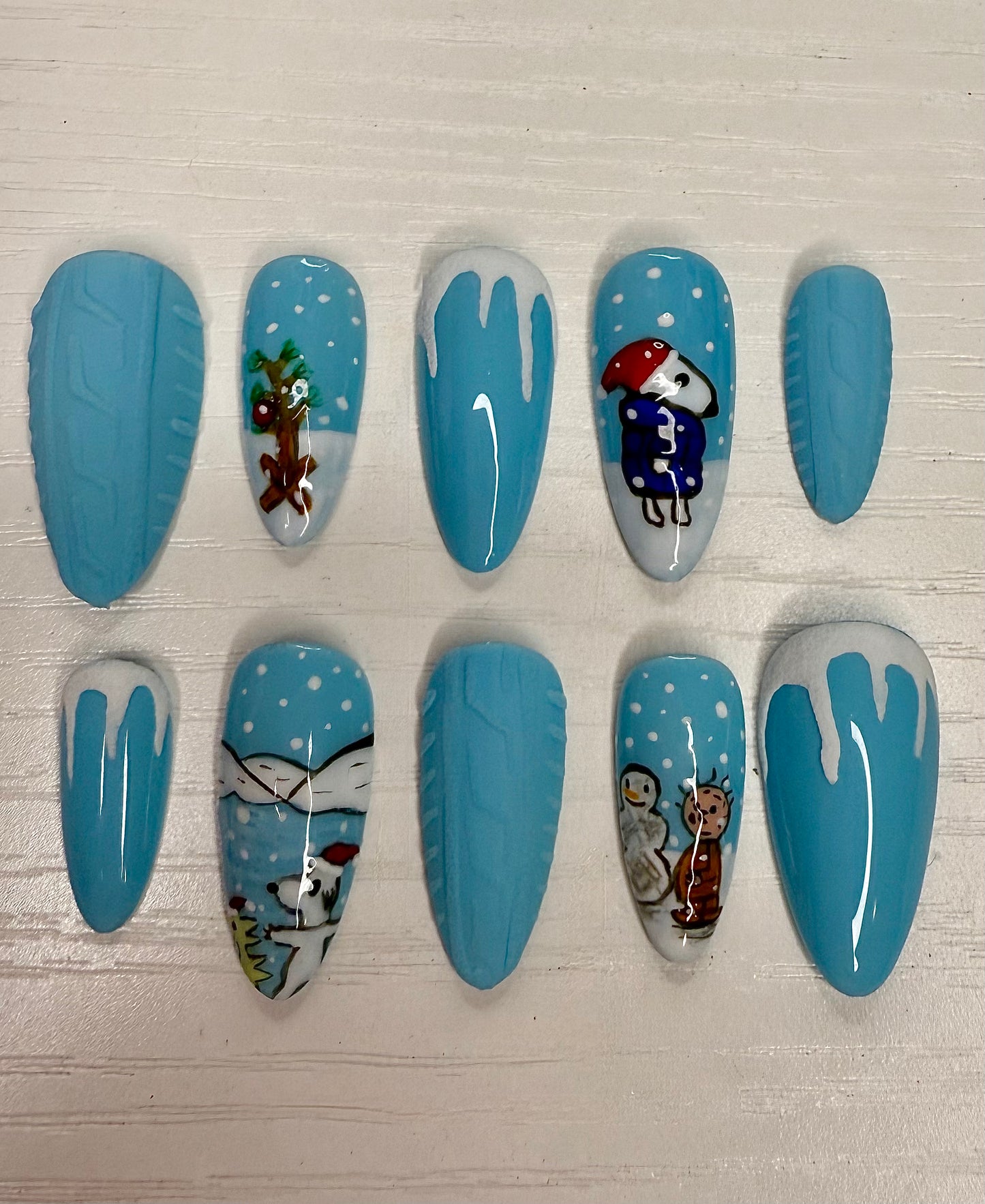 Winter Snoopy nails